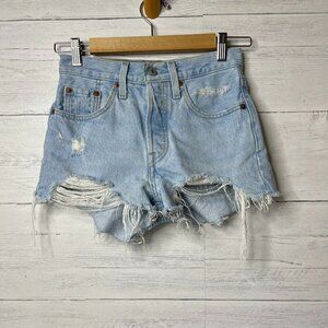 Levis Shorts Womens Size W24 Light Washed Button Fly Cut Off 100% Cotton Summer